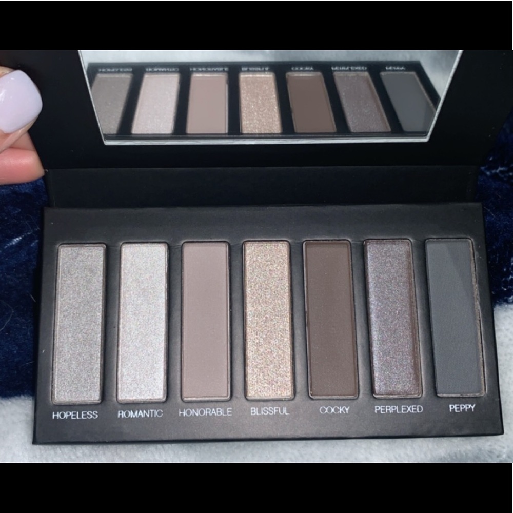 Younique Moodstruck Eyeshadow Pallet